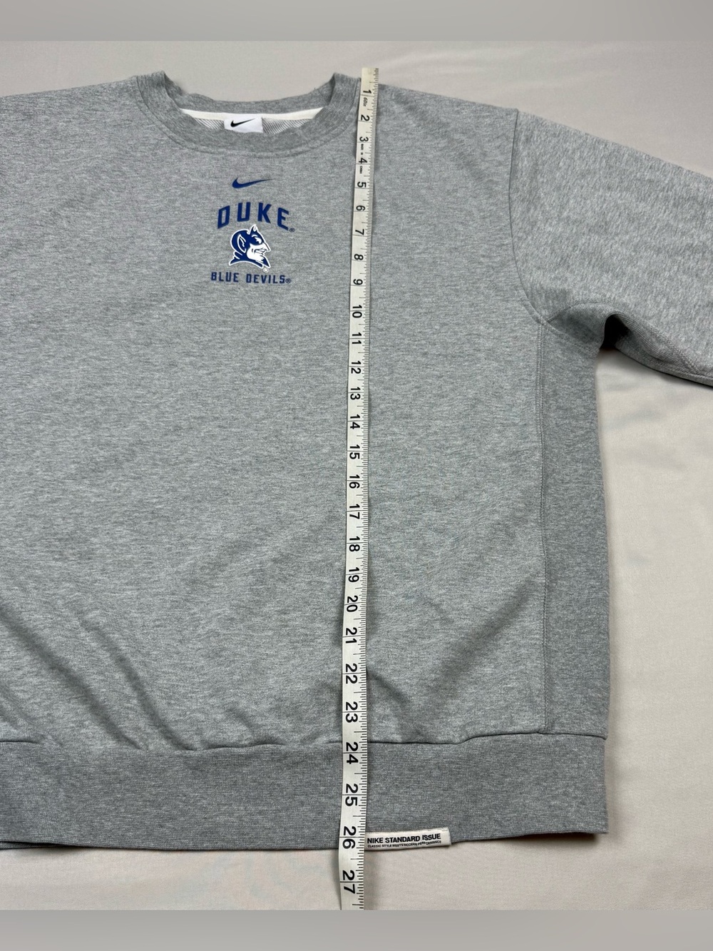 Nike Duke Blue Devils Mens Standard Issue Crewneck Sweatshirt Sz Medium Grey A7 - Picture 9 of 9